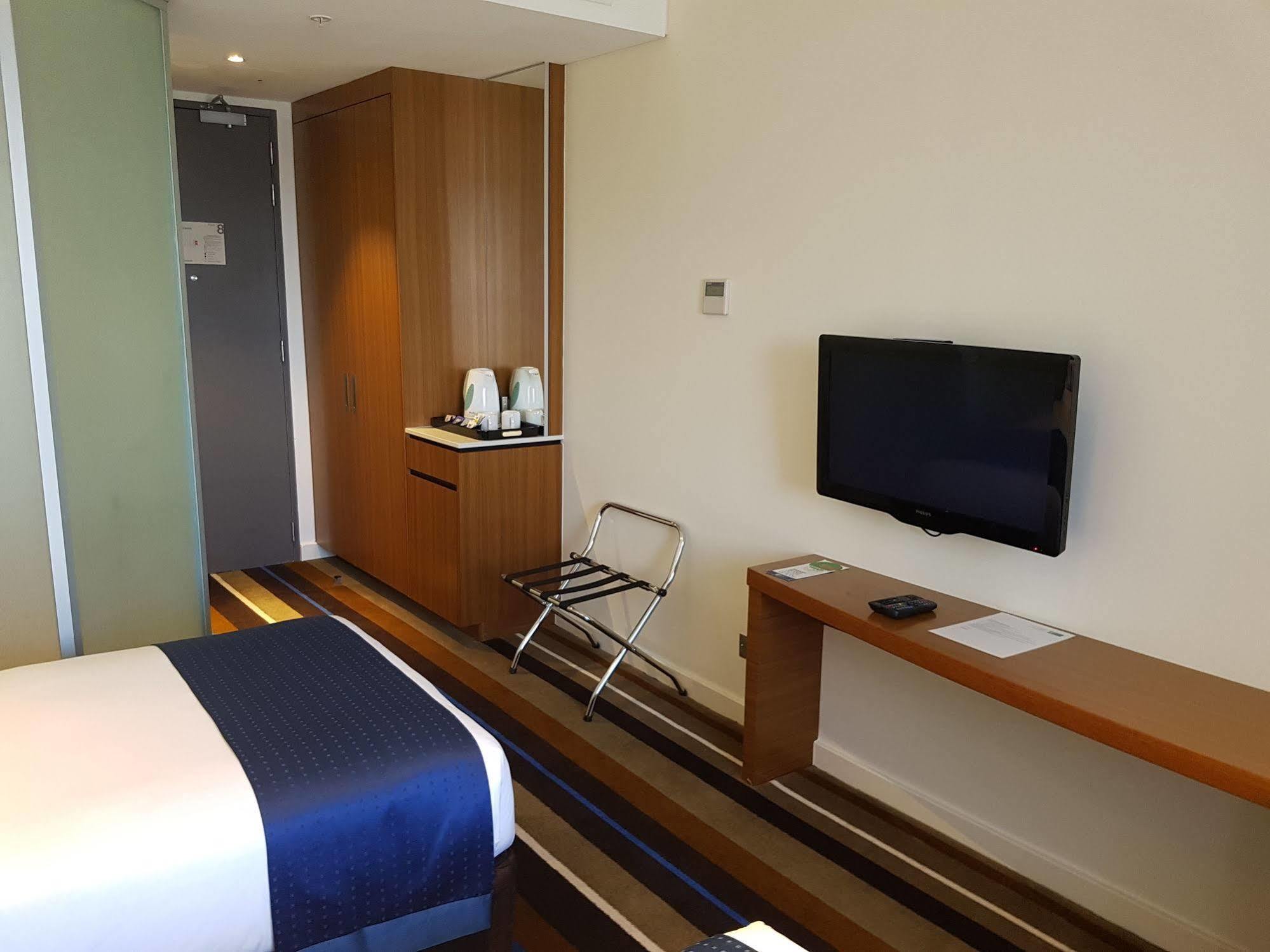 Holiday Inn Express Port Moresby By Ihg Exterior photo
